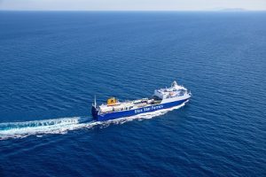 &Eta; &Pi;&epsilon;&rho;&iota;&phi;έ&rho;&epsilon;&iota;&alpha; &Nu;&omicron;&tau;ί&omicron;&upsilon; &Alpha;&iota;&gamma;&alpha;ί&omicron;&upsilon; &nu;&alpha;&upsilon;&lambda;ώ&nu;&epsilon;&iota; &pi;&lambda;&omicron;ί&omicron; &gamma;&iota;&alpha; &tau;&eta; &mu;&epsilon;&tau;&alpha;&phi;&omicron;&rho;ά &epsilon;&mu;&pi;&omicron;&rho;&epsilon;&upsilon;&mu;ά&tau;&omega;&nu; &sigma;&epsilon; &Kappa;ά&sigma;&omicron; &kappa;&alpha;&iota; &Kappa;ά&rho;&pi;&alpha;&theta;&omicron;. &Mu;&epsilon;&tau;ά &alpha;&pi;ό &sigma;&upsilon;&nu;&epsilon;&chi;&epsilon;ί&sigmaf; &epsilon;&pi;&alpha;&phi;έ&sigmaf; &tau;&omicron;&upsilon; &Pi;&epsilon;&rho;&iota;&phi;&epsilon;&rho;&epsilon;&iota;ά&rho;&chi;&eta; &mu;&epsilon; &tau;&omicron;&nu; &Upsilon;&pi;&omicron;&upsilon;&rho;&gamma;ό &Nu;&alpha;&upsilon;&tau;&iota;&lambda;ί&alpha;&sigmaf; &kappa;&alpha;&iota; &Nu;&eta;&sigma;&iota;&omega;&tau;&iota;&kappa;ή&sigmaf; &Pi;&omicron;&lambda;&iota;&tau;&iota;&kappa;ή&sigmaf;, &Gamma;&iota;ά&nu;&nu;&eta; &Pi;&lambda;&alpha;&kappa;&iota;&omega;&tau;ά&kappa;&eta; &kappa;&alpha;&iota; &tau;&eta;&nu; &pi;&lambda;&omicron;&iota;&omicron;&kappa;&tau;ή&tau;&rho;&iota;&alpha; &epsilon;&tau;&alpha;&iota;&rho;&epsilon;ί&alpha; Blue Star Ferries